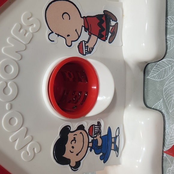 The Original Snoopy Snow Cone Maker - Picture 4 of 6